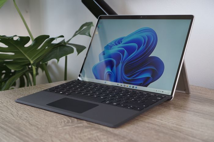 Surface Pro 9 | i5-1245U vPro | 120Hz PixelSense | Like New