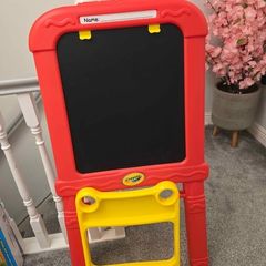 Crayola Easel 2-in-1 Chalkboard and Magnetic Whiteboard