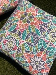 Set of 2 outdoor cushions