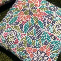 Set of 2 outdoor cushions
