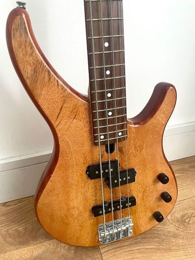 Yamaha electric bass guitar