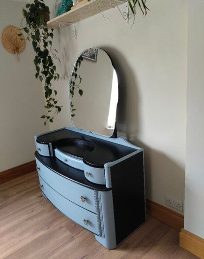 chest of drawers
