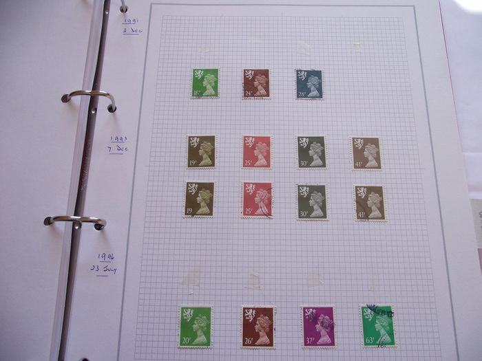 A valuable comprehensive collection of Elizabeth II stamps, hinged in the album (1952-2000)