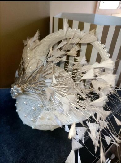 Joanne Feathers Fascinator
