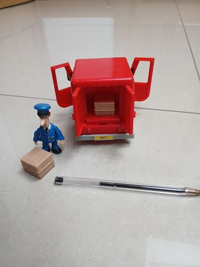 postman pat