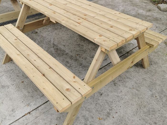 picnic bench