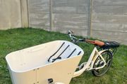 Dutch-style electric cargo bike - excellent condition