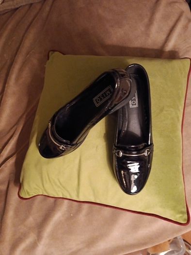 Black patent leather loafers size 6