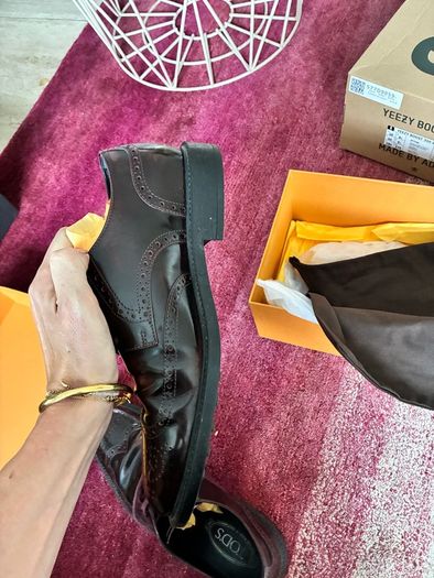 Tods lace up burgundy leather shoe