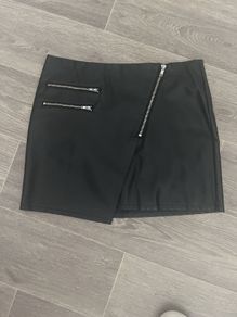 womans skirt