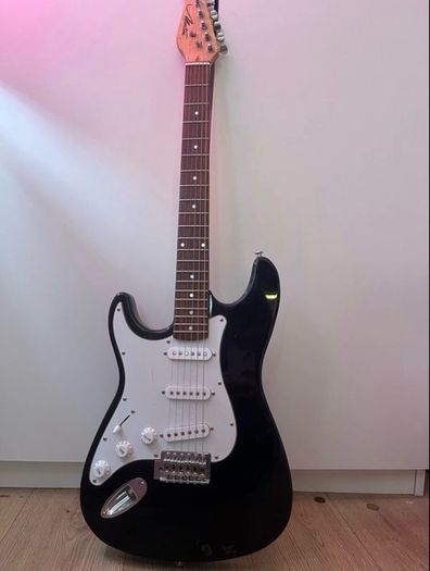 Left handed martini electric guitar with amp