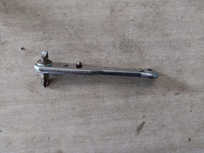 tight spot screwdriver