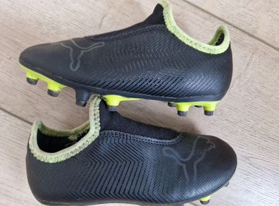 Football Puma boots