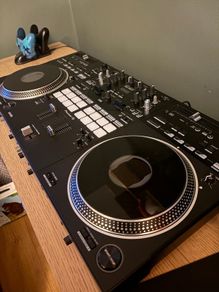 Pioneer DJ Rev 7 (with original pioneer travel case & decksaver