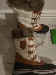 Snow boots