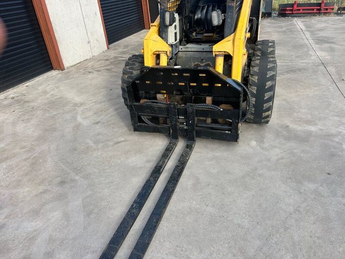 Massey 516 skid steer