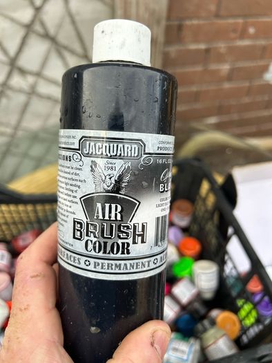 Paints lots of stuff look at photos