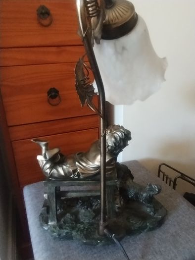Bronze style table lamp-damage to paint