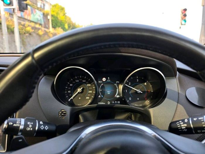 Jaguar F Pace