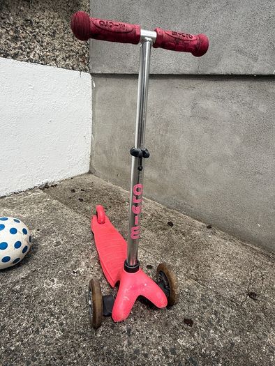 pink micro scooter