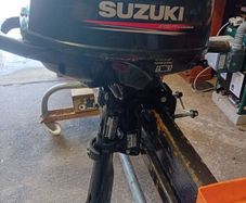 Suzuki 2.5 4 stroke engine