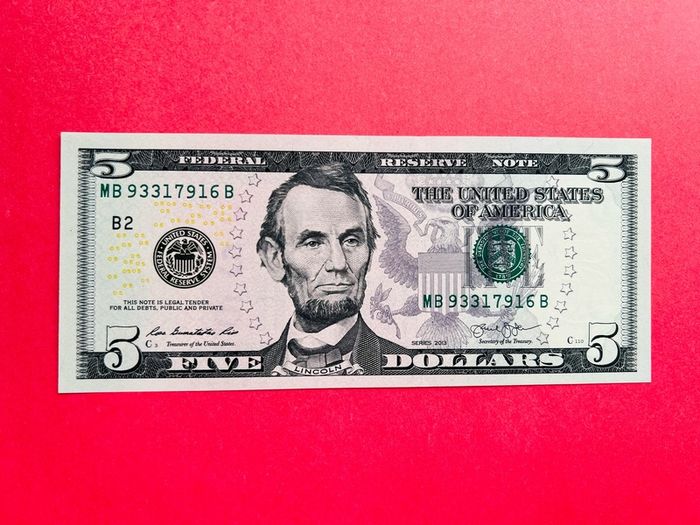 Usa  5  Dollars   2013 . Letter  (  B 2 )  NEW YORK CITY   ( Uncirculated )