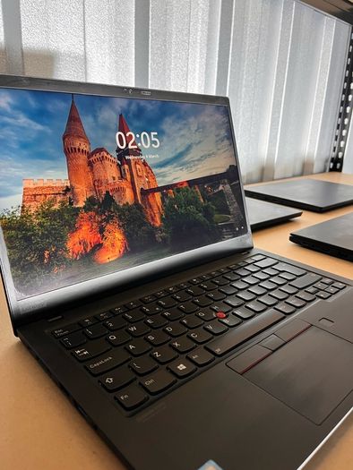 Lenovo ThinkPad X1 Carbon G7 - Touchscreen - i5 / 16GB / 256GB