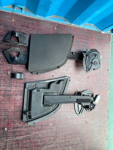 Opel Astra H Convertible Roof Hinges