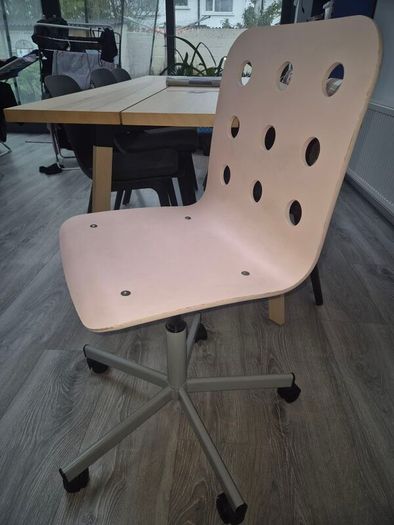 Rose-coloured, Height-adjustable Chair