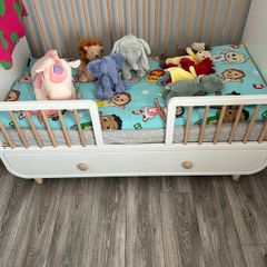 Ikea Myrlla Cot Bed White with Pocket Sprung Mattress (See pics adjustable suitable from newborn)