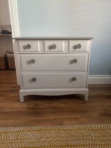 chest of drawers