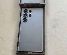 Samsung S25 Ultra Titanium Black 256-12GB Grade Activatied 3 weeks Fully Boxed Would pass as Brand New Open Trade or Swap