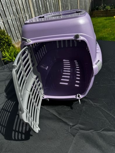 Small Pet Carrie / Transport Box - Excellent Condition