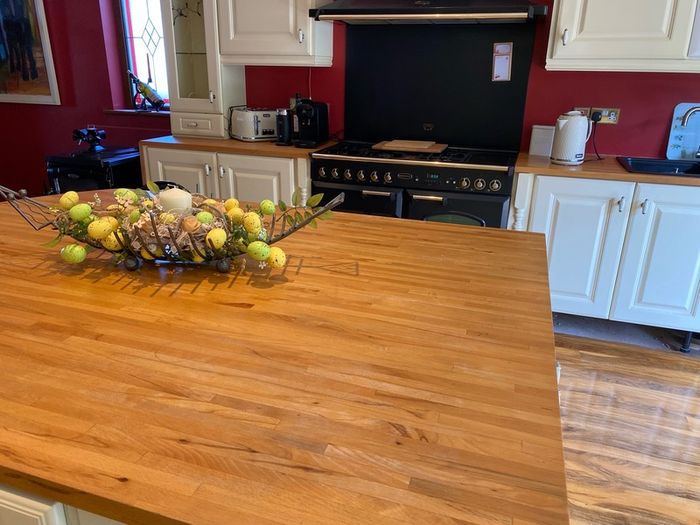 Cream Kitchen with Solid Oak Worktops + integrated Dishwasher & Fridge/Freezer + new Quartz black Sink & Mixer Tap