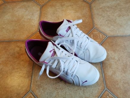 Pretty PUMA White & Pink Sneakers size 6