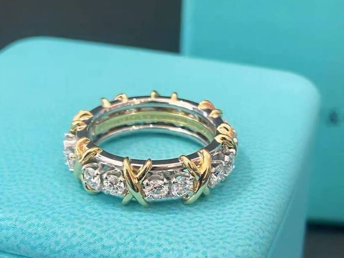 Women's ring size S and M