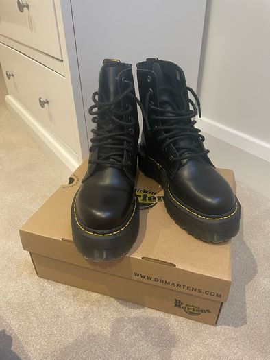 Dr Martens Jadon 8-Eye Leather Plattorm Boots