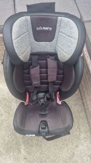 Infant car seat with ISO-fix base