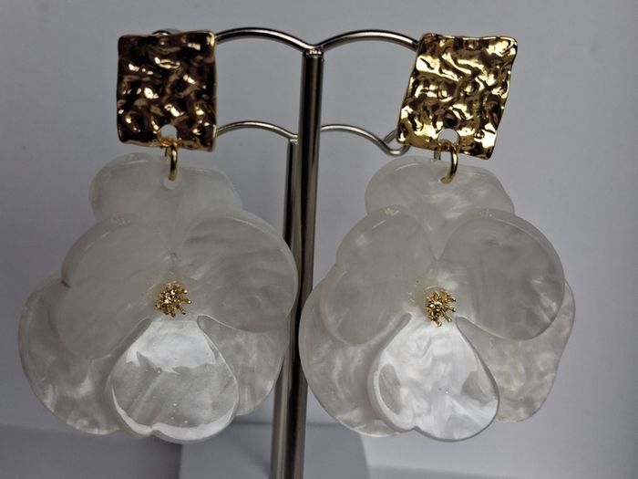 Hammered Square Stud Cream Hibiscus Floral Earrings