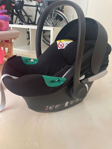 Cybex Aton B2 i size car seat & 2 x isofix bases