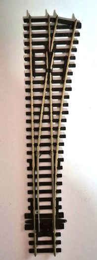 Peco Medium Right Hand Point - SL95