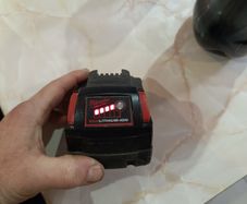Milwaukee 18v red lithium-ion battery 4ah