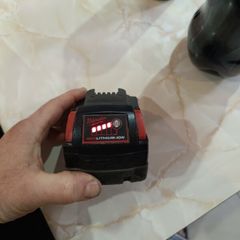 Milwaukee 18v red lithium-ion battery 4ah