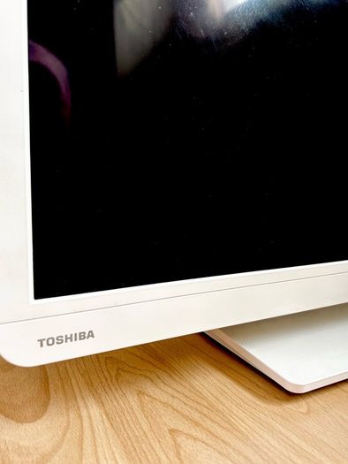Toshiba 32inch LCD Colour TV White