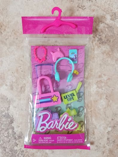 4x Barbie Doll + 2x Accessories Lot Bundle Set Fashion Dolls Mattel Fashionastas