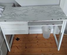 Free dressing table/desk