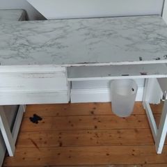 Free dressing table/desk