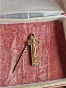 Vintage penal cross pin 1974-1975