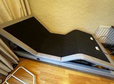 Electric bed (massage) with remote and 4x USB connections