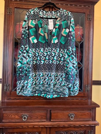 SAMOON further reduced. new top in green with mixed colours . Long sleeved and open v neck front